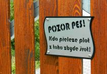 Pozor pes - Bezpečnostní cedulka
